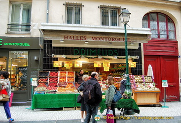 Halles Montorgueil - a fruit stall